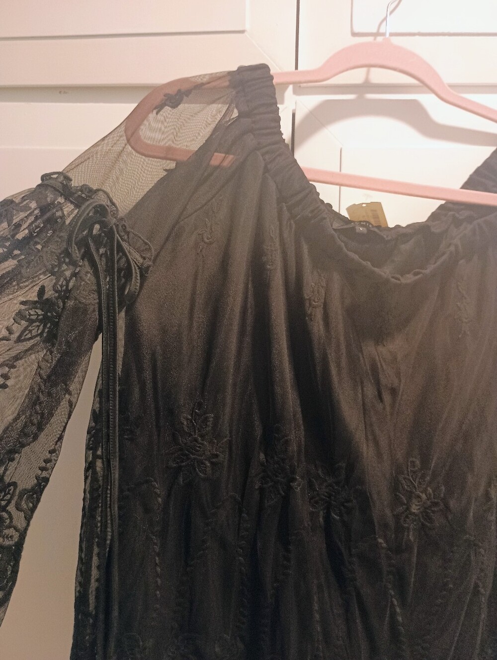 Black Lace Off-Shoulder Women's Top NWT - Picture 4 of 4